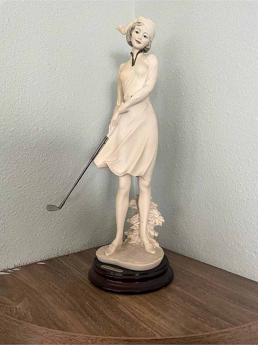 Giuseppe Armani Girl Plays Golf Porcelain Golf Sculpture